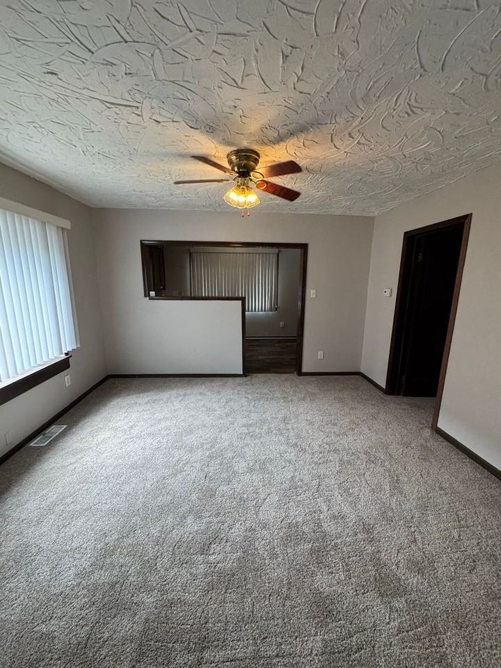 1630 Iowa St - Photo 4 of 13