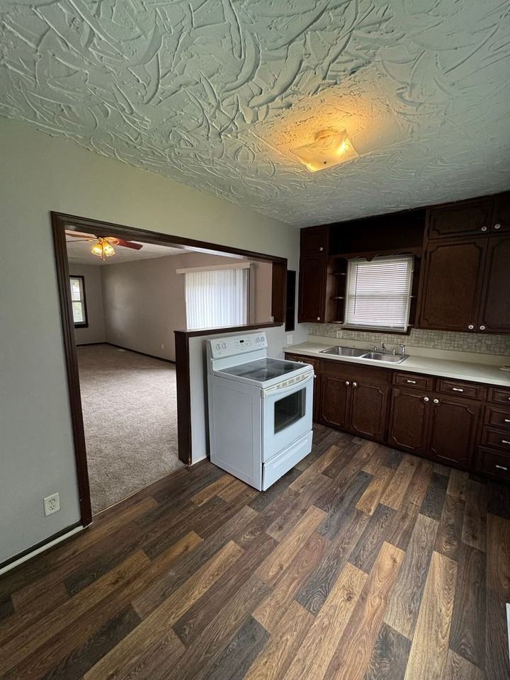 1630 Iowa St - Photo 6 of 13