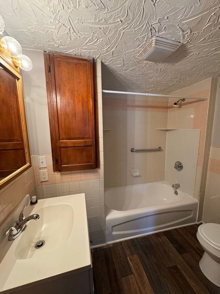 1630 Iowa St - Photo 7 of 13