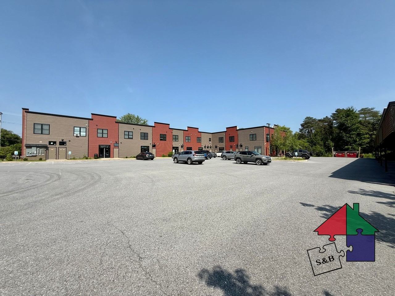 Luxe Haven - Photo 4 of 33