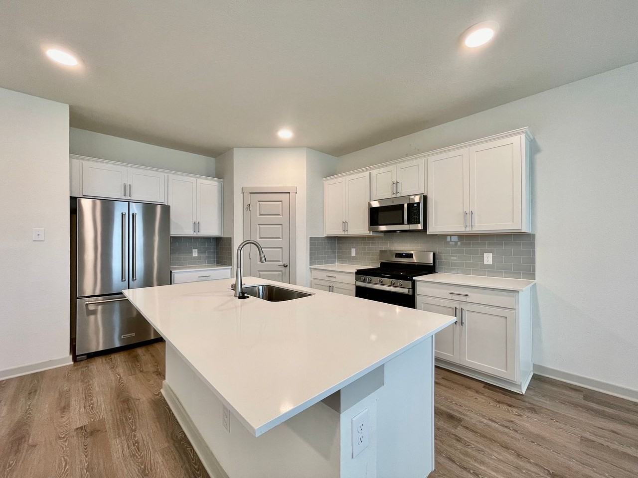 113 New Hampton Way - Photo 4 of 32