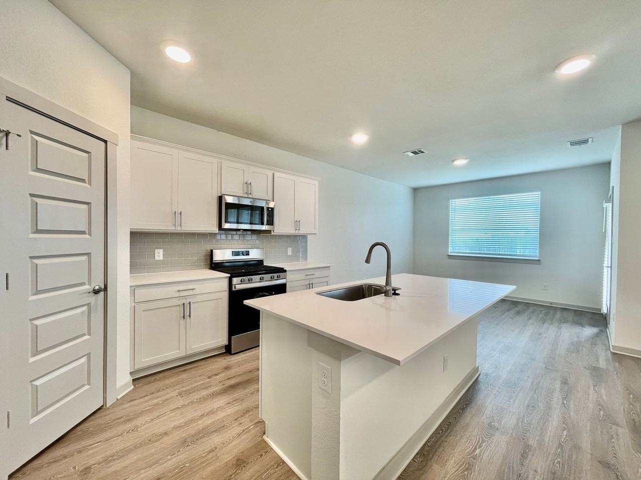113 New Hampton Way - Photo 5 of 32