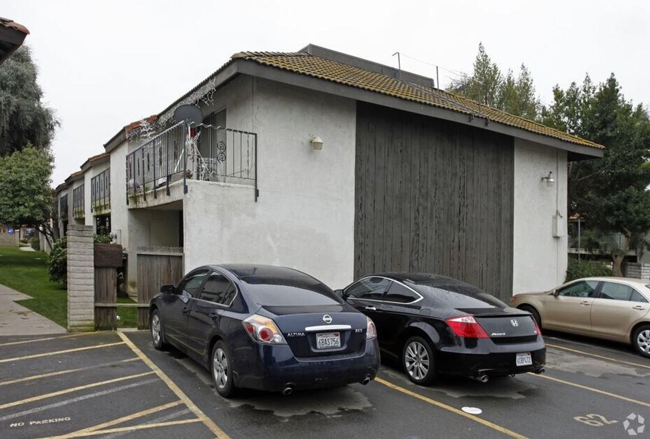 Casa Del Rey Apartments - Photo 4 of 50