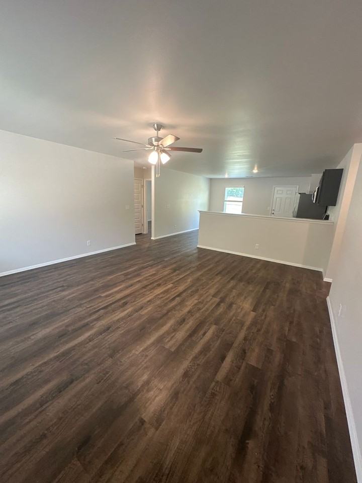 8005 E Oakland St - Photo 6 of 18