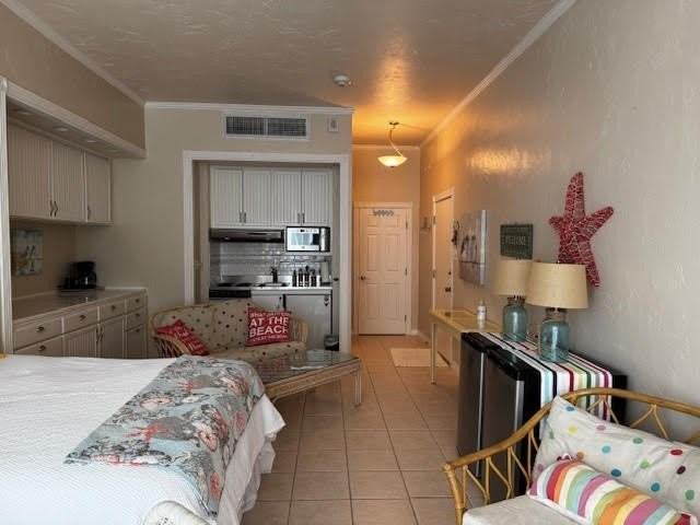 15002 Windward Dr #104B - Photo 2 of 4