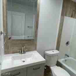 16920 Carmen Ave - Photo 7 of 11