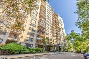 201 Saint Pauls Ave - Photo 1 of 1