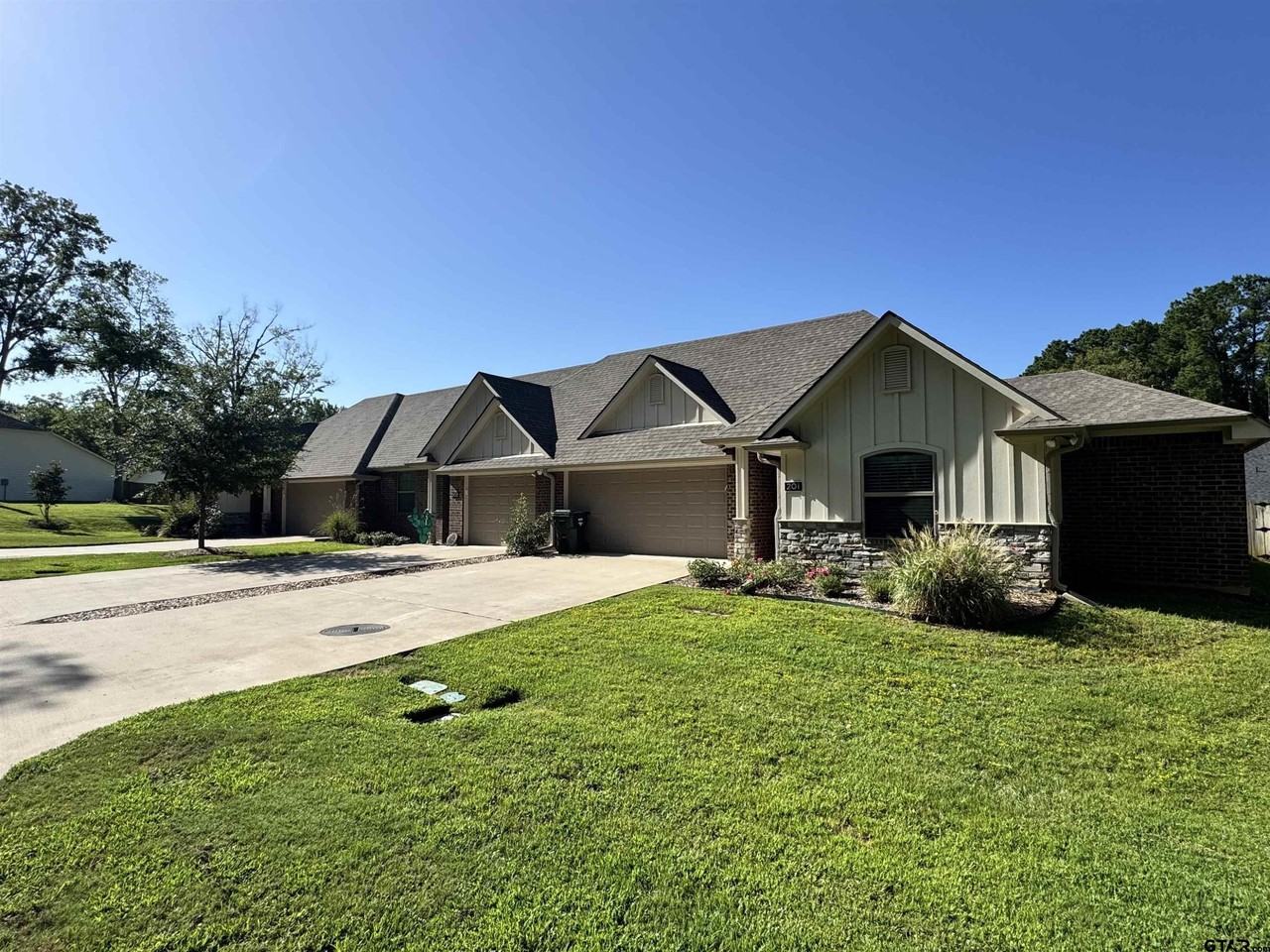 1007 Mcclenny Dr - Photo 2 of 21