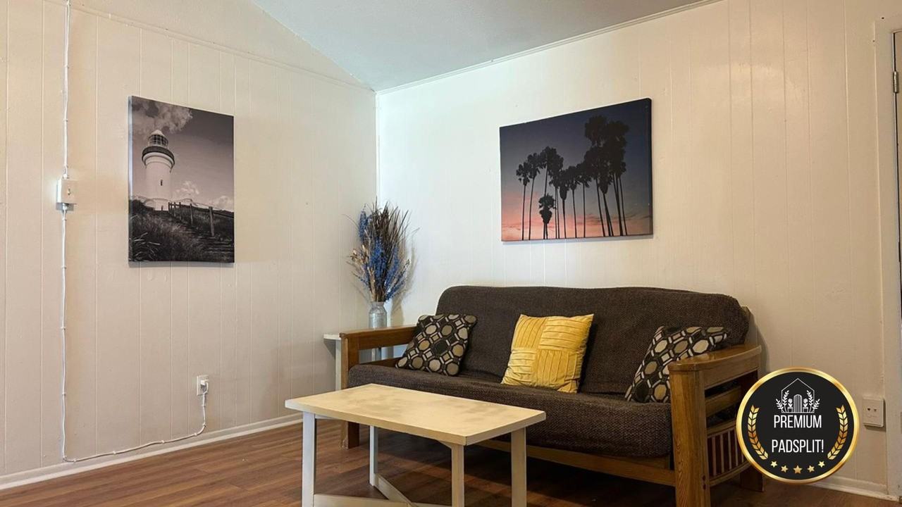 Cottonwood St - Photo 4 of 20