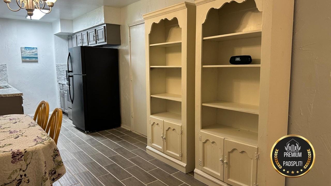 Cottonwood St - Photo 6 of 20