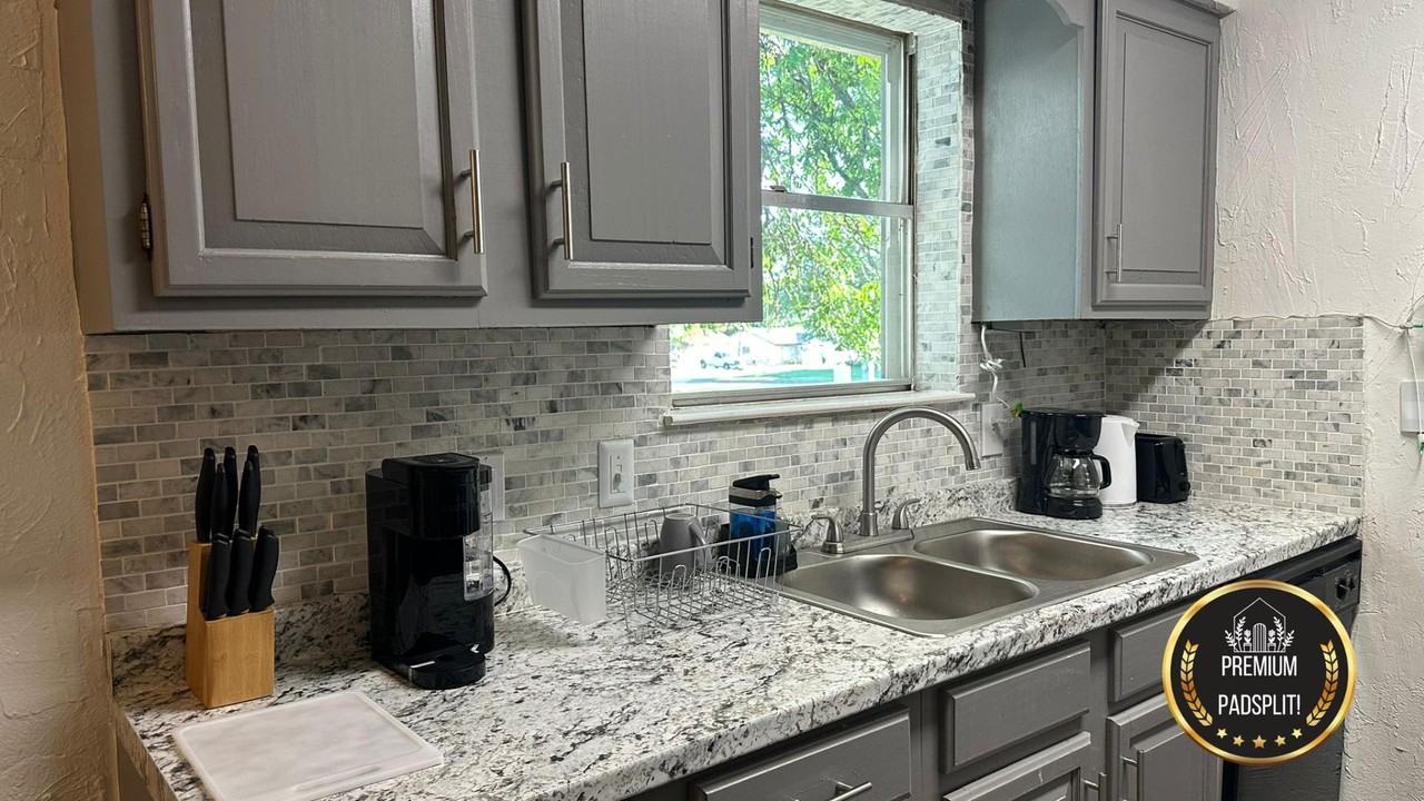 Cottonwood St - Photo 2 of 20