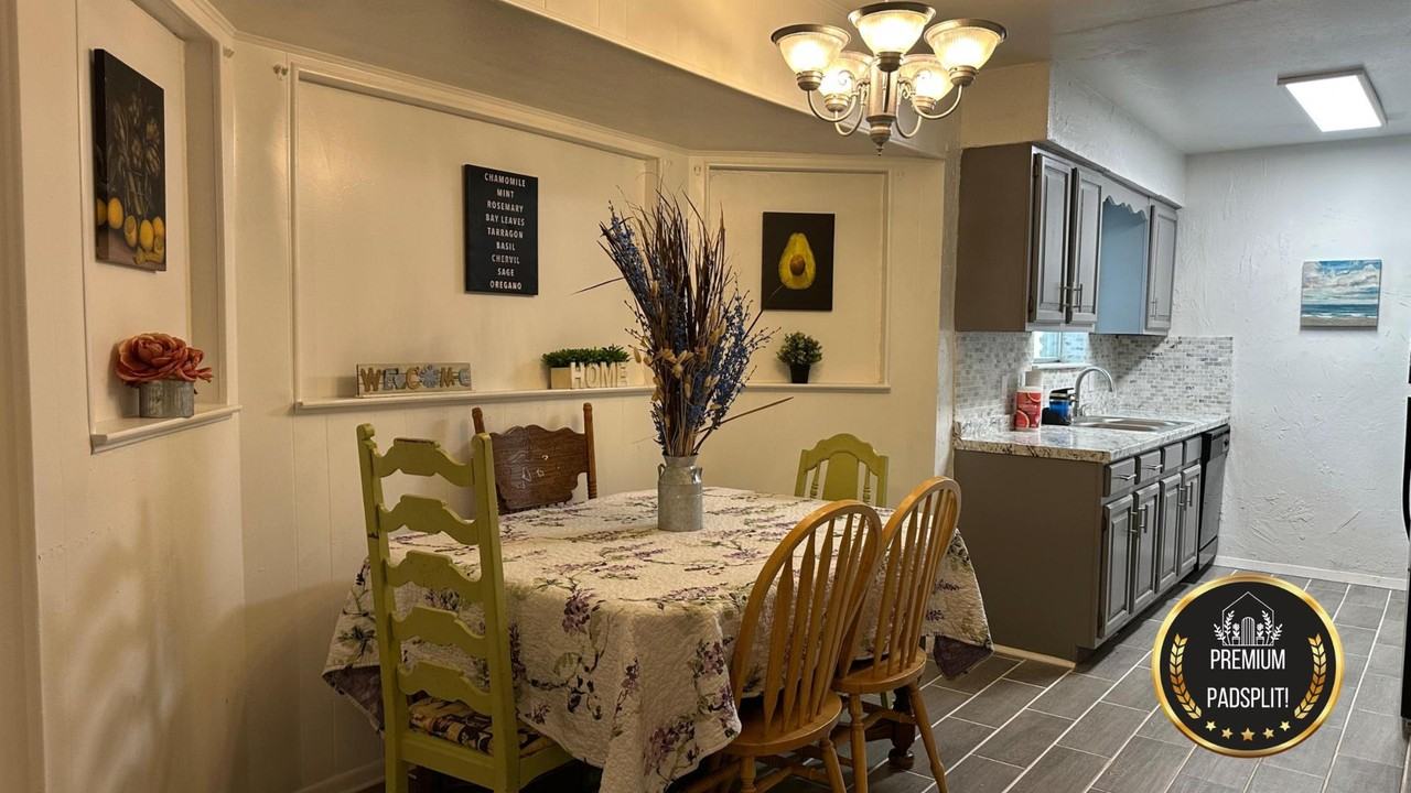 Cottonwood St - Photo 3 of 20