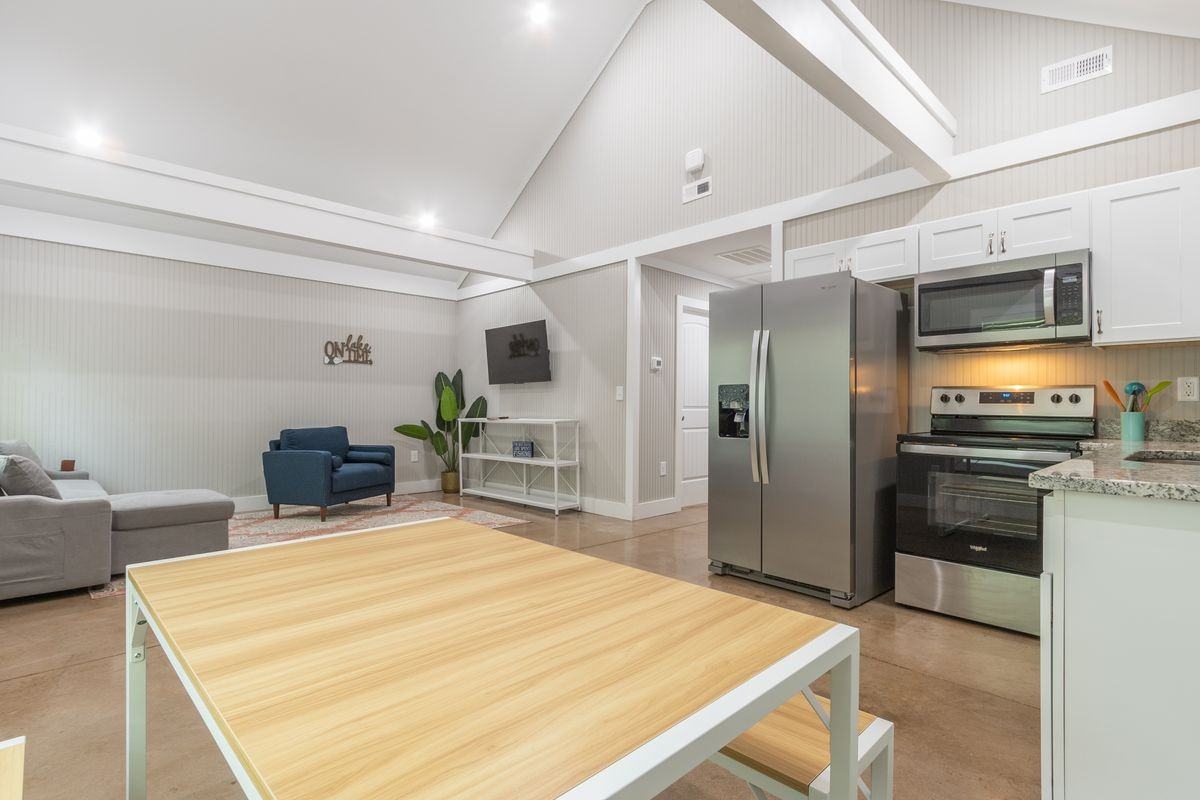 1027 Smyzer Rd - Photo 3 of 10