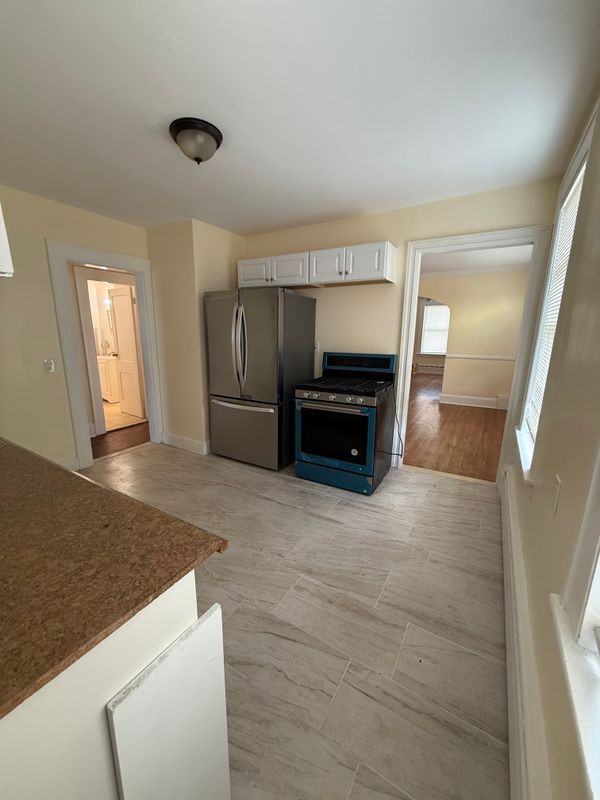 87 Manhattan Ave - Photo 2 of 4