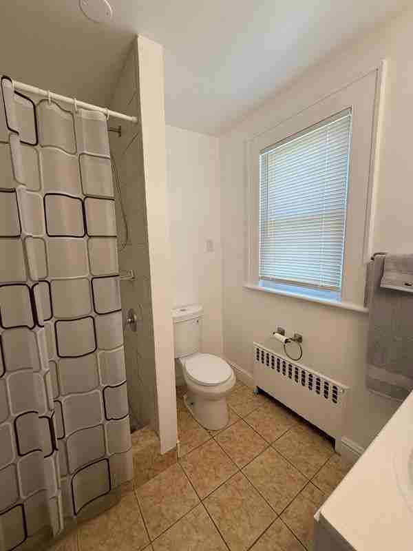 87 Manhattan Ave - Photo 3 of 4