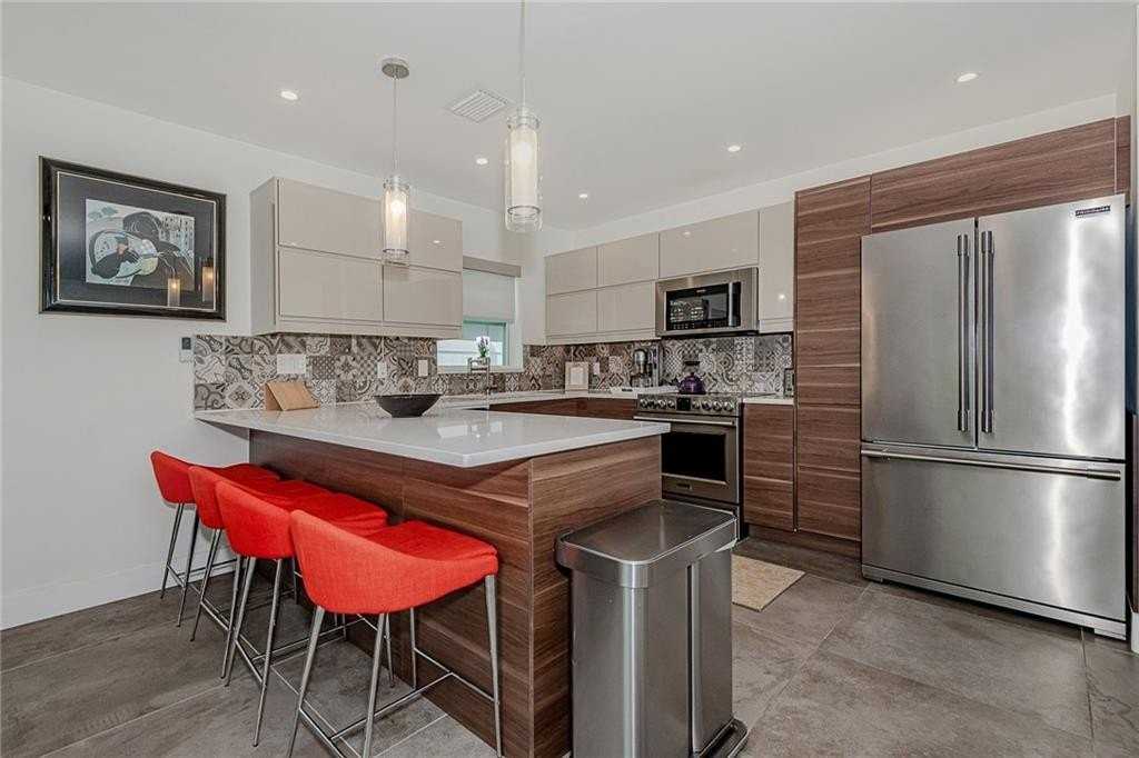 3321 Northeast 18th Street - Photo 4 of 36