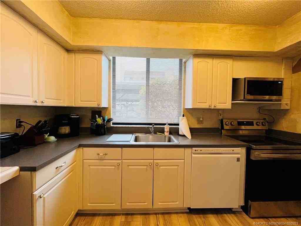 3432 Ne Causeway Blvd Apt 104 #104 - Photo 7 of 50