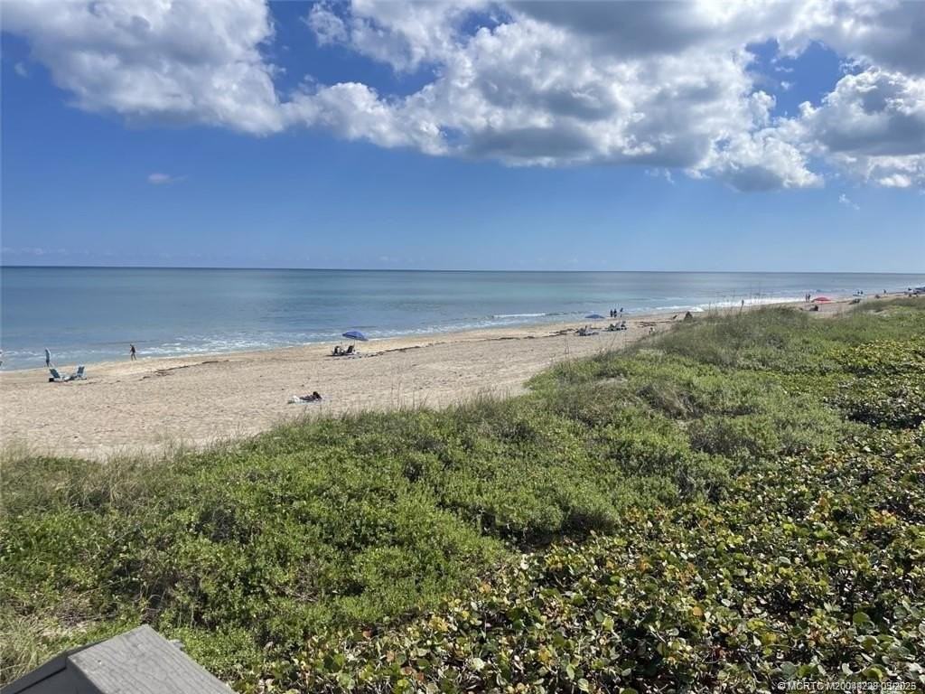 5565 Ne Gulfstream Way - Photo 2 of 21