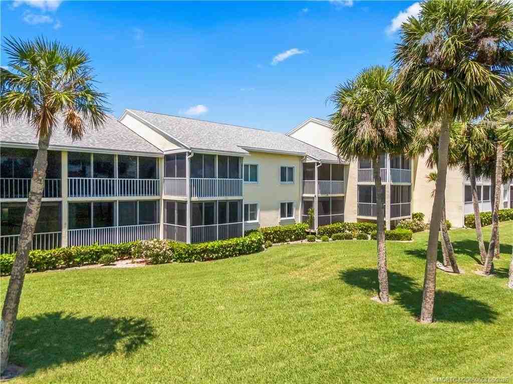 5571 Ne Gulfstream Way - Photo 3 of 40