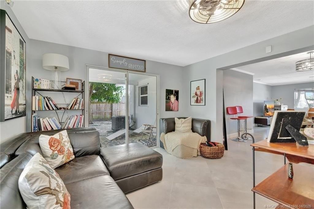 1894 Se Lafayette St - Photo 3 of 32