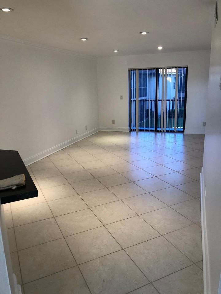 21911 Lake Forest Cir #204 - Photo 5 of 16