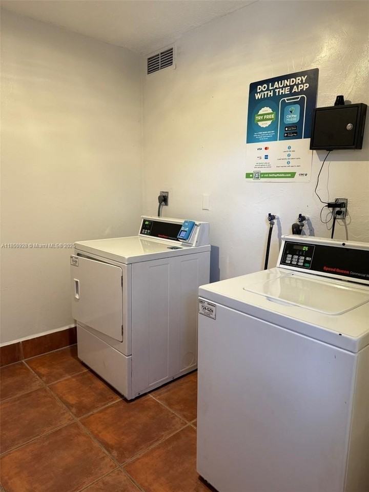 9001 Sw 77th Ave Apt C204 - Photo 5 of 18