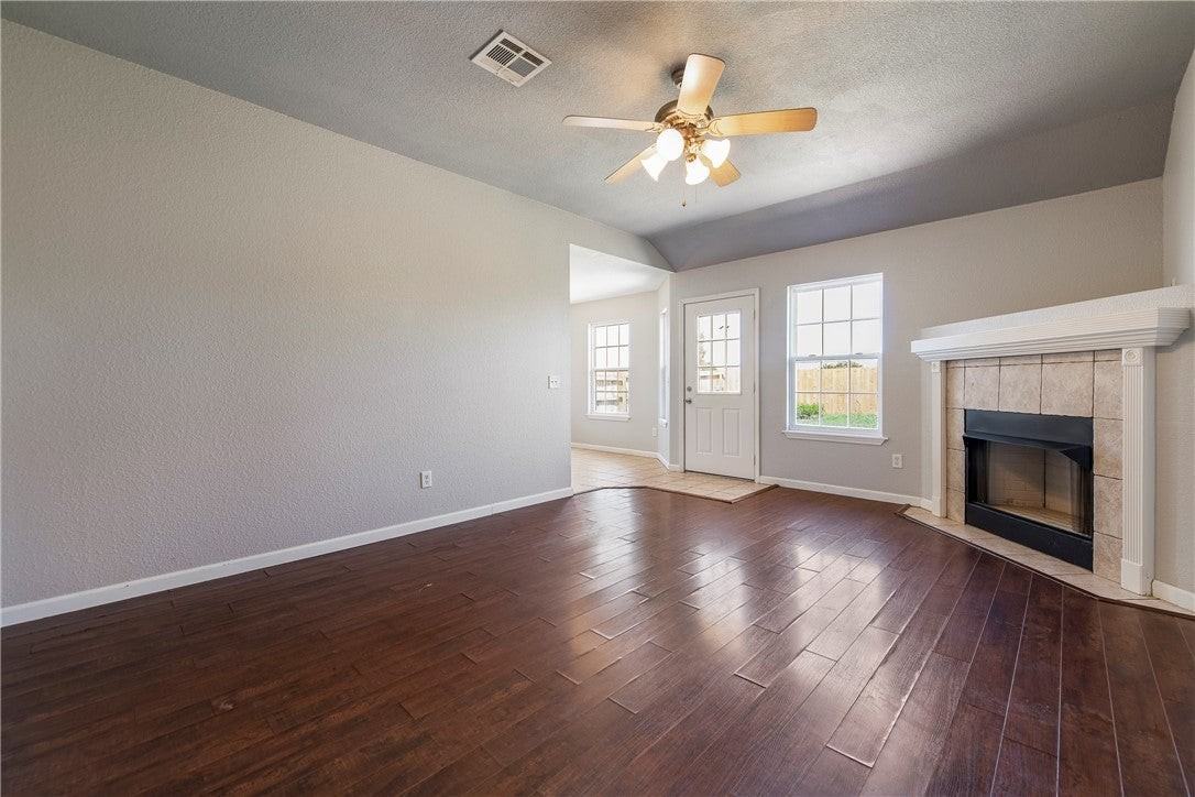 520 Dewberry Ln - Photo 3 of 22