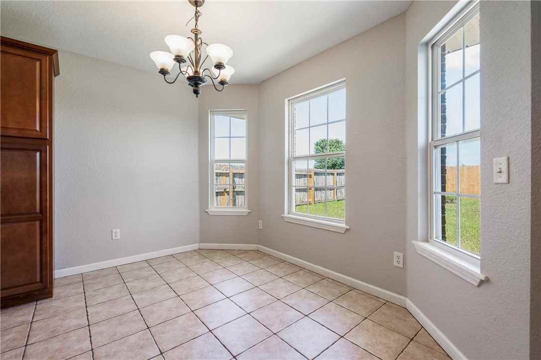 520 Dewberry Ln - Photo 6 of 22