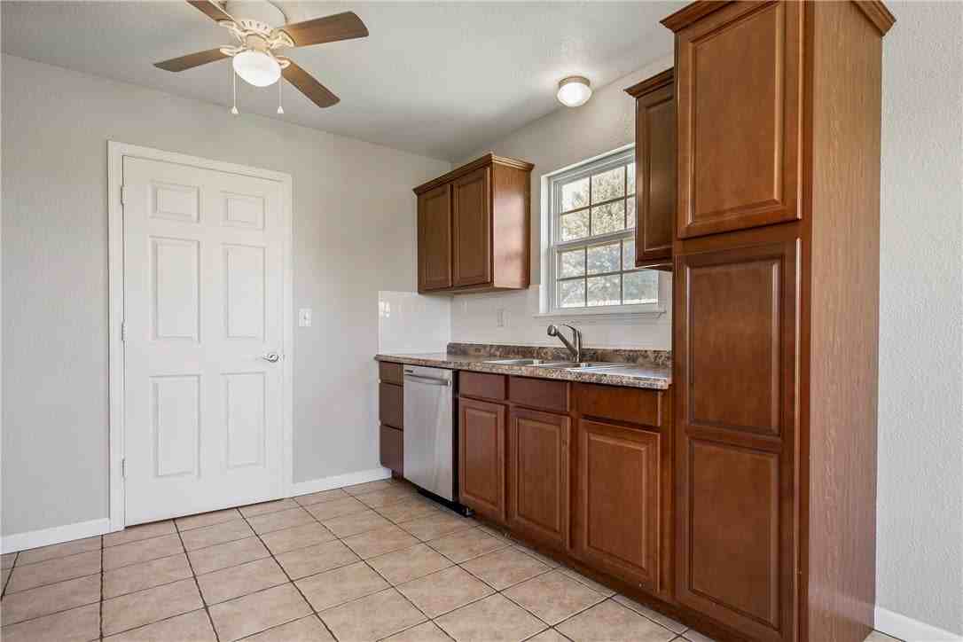 520 Dewberry Ln - Photo 7 of 22