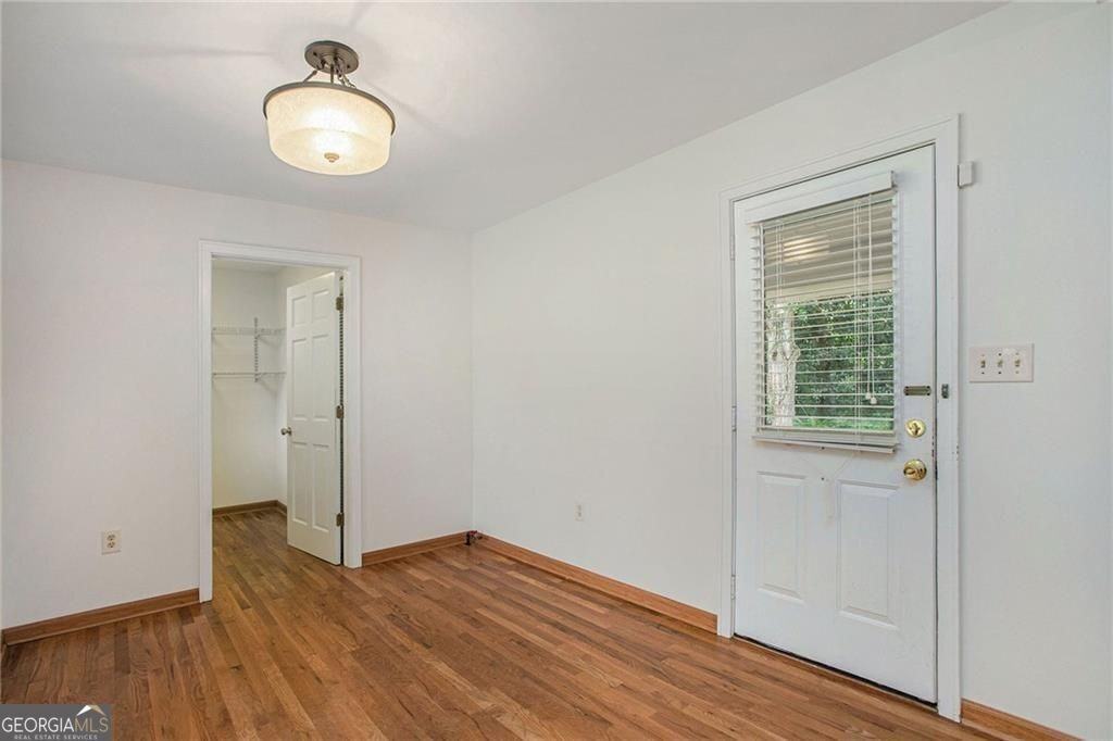 484 484 NW Polk Street - Photo 4 of 25