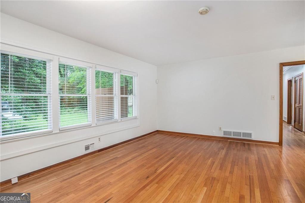 484 484 NW Polk Street - Photo 7 of 25