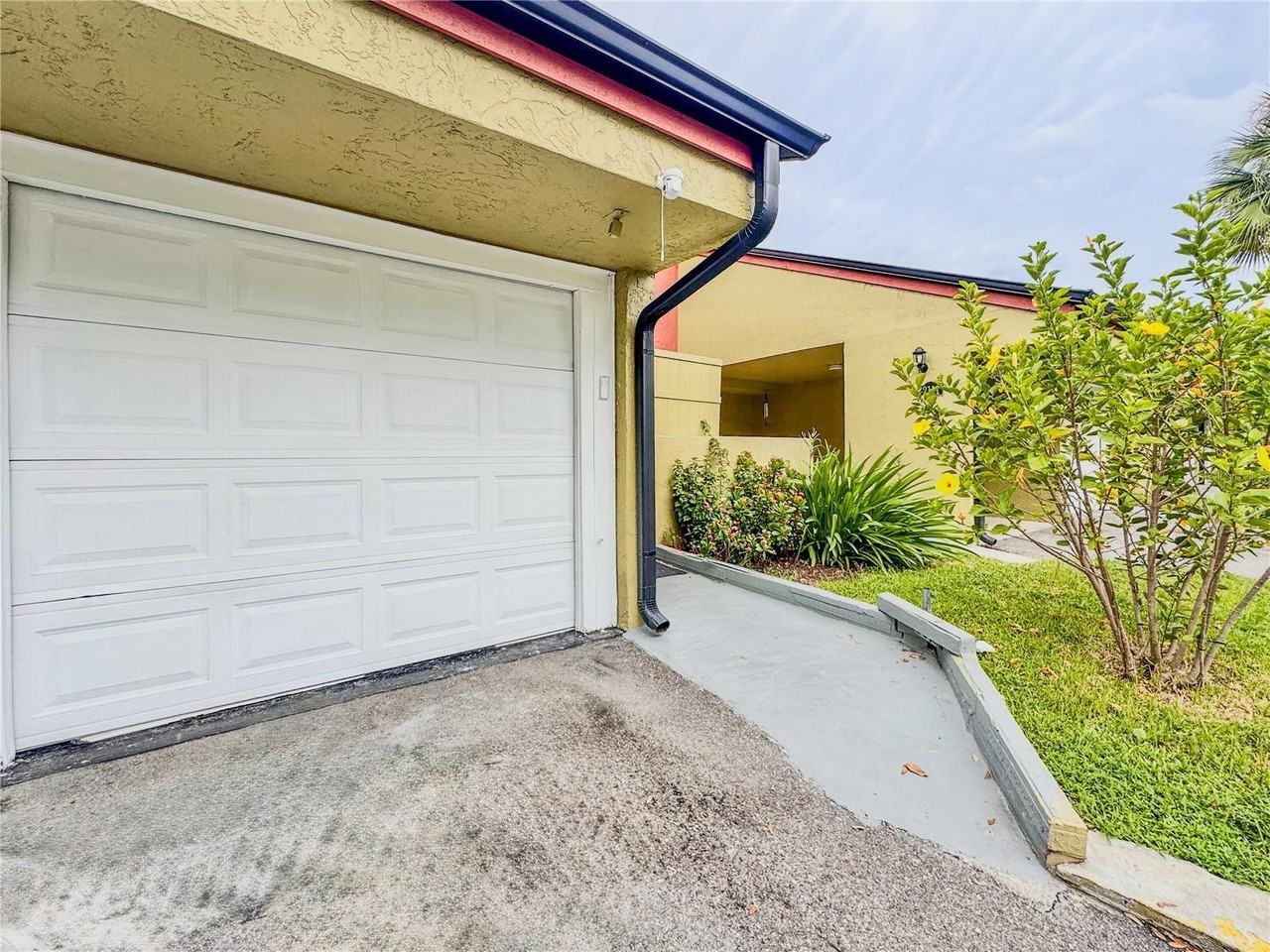 2113 Honour Rd - Photo 6 of 41