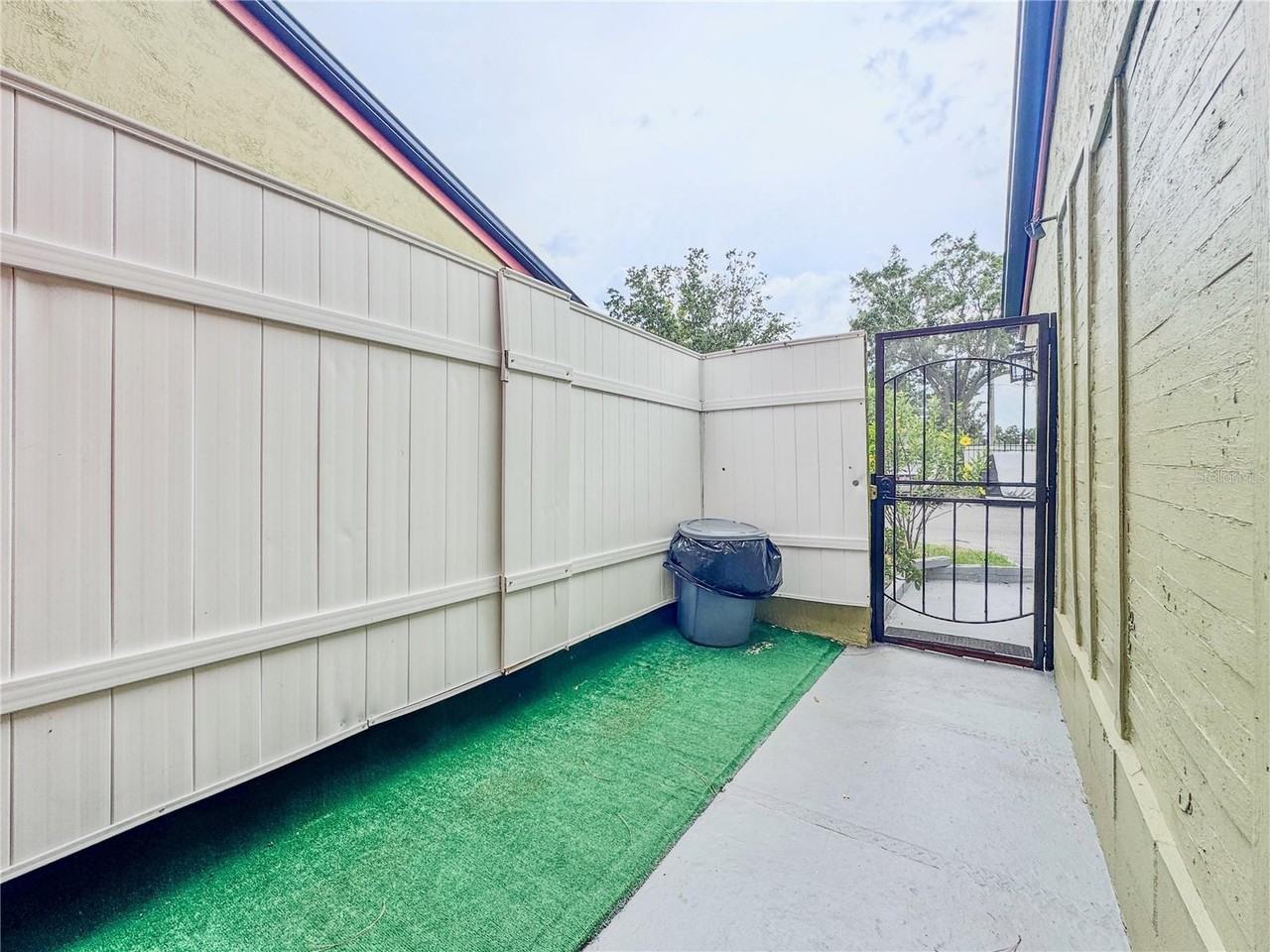 2113 Honour Rd - Photo 7 of 41