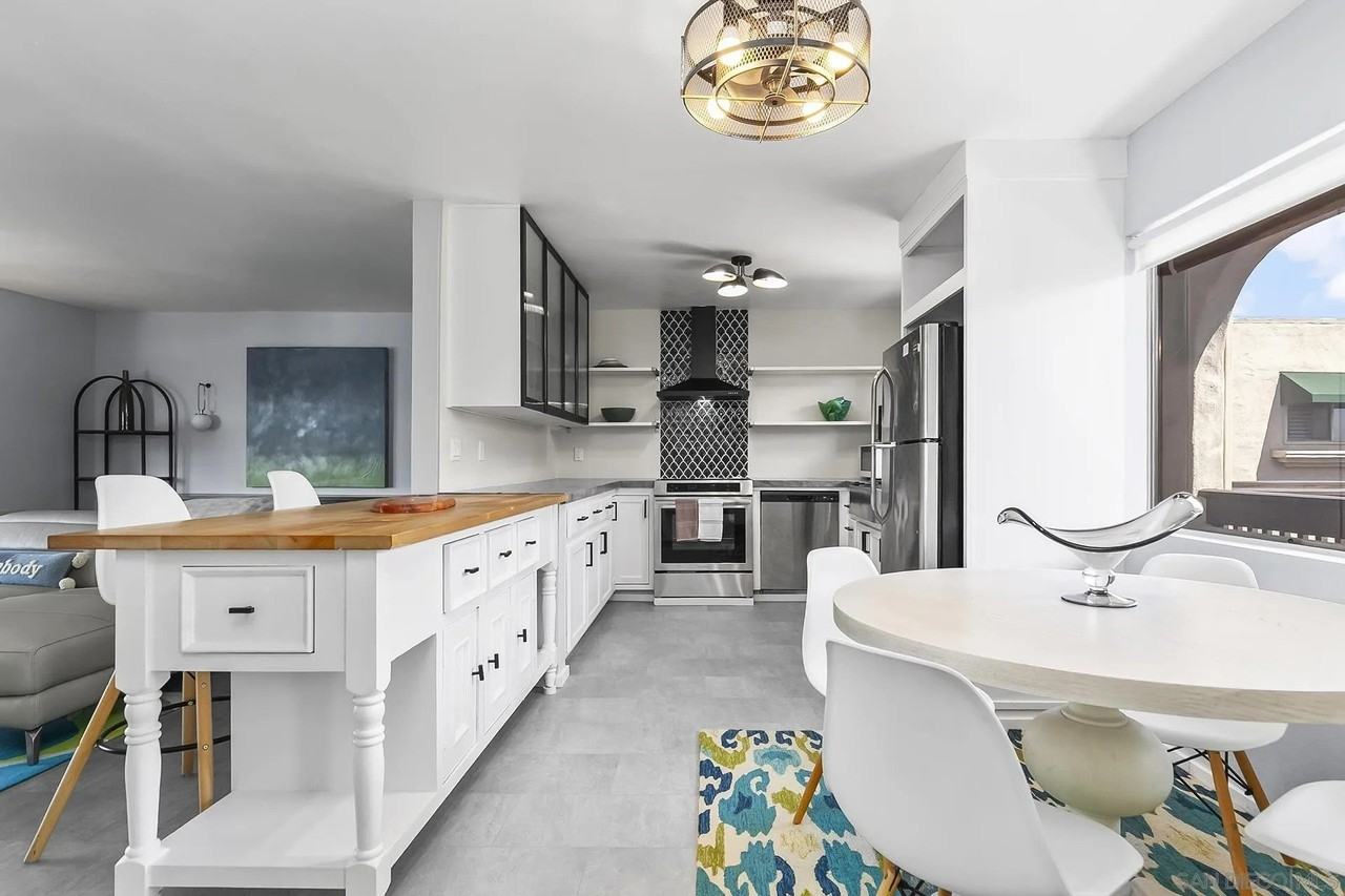 2510 Clairemont Dr Unit 303 - Photo 3 of 16