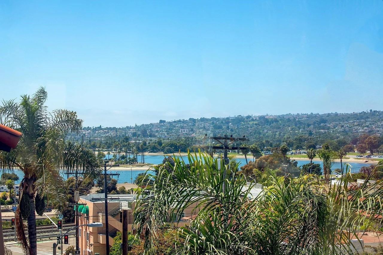 2510 Clairemont Dr Unit 303 - Photo 7 of 16