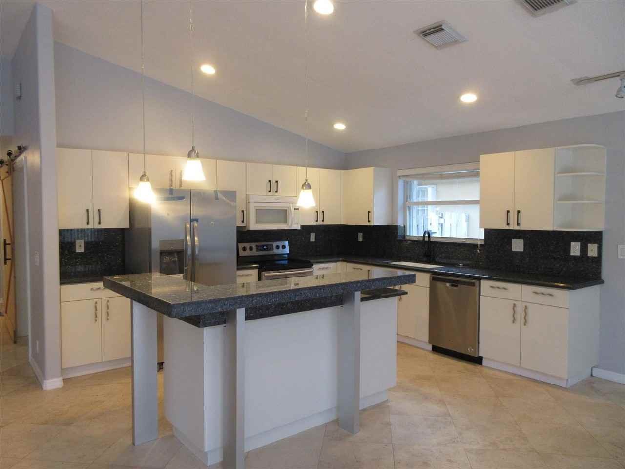 4955 Sw 35th Ter - Photo 6 of 20