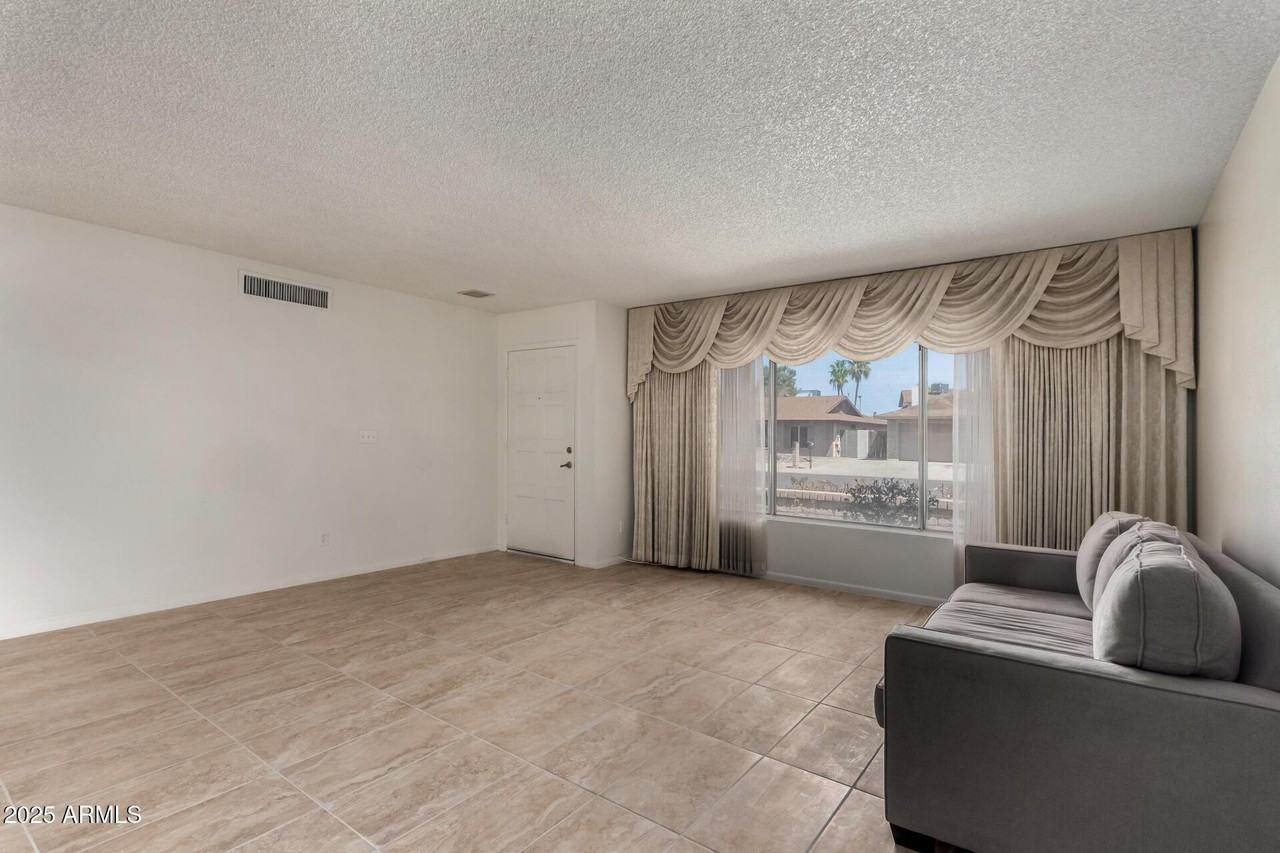 5809 W Yucca St - Photo 2 of 40