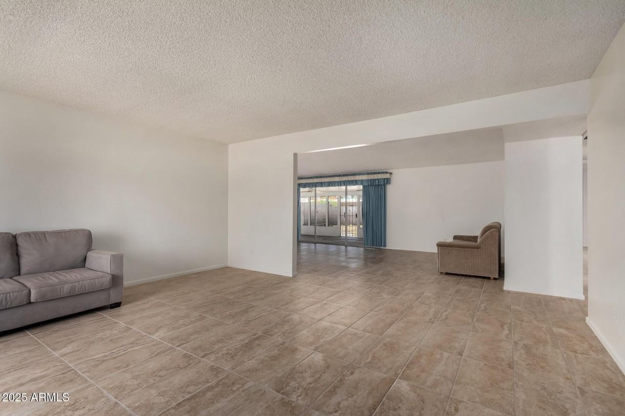 5809 W Yucca St - Photo 4 of 40