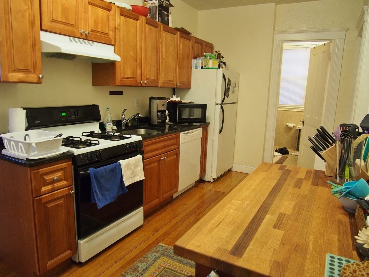 148 Strathmore Rd #2 - Photo 4 of 14