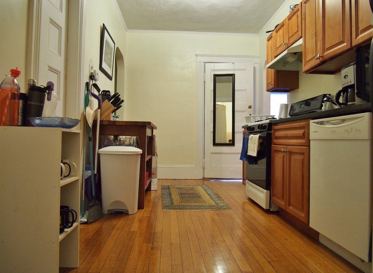 148 Strathmore Rd #2 - Photo 6 of 14