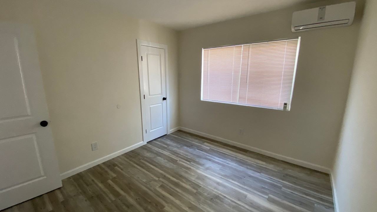5642 Klump Ave. - Photo 4 of 14