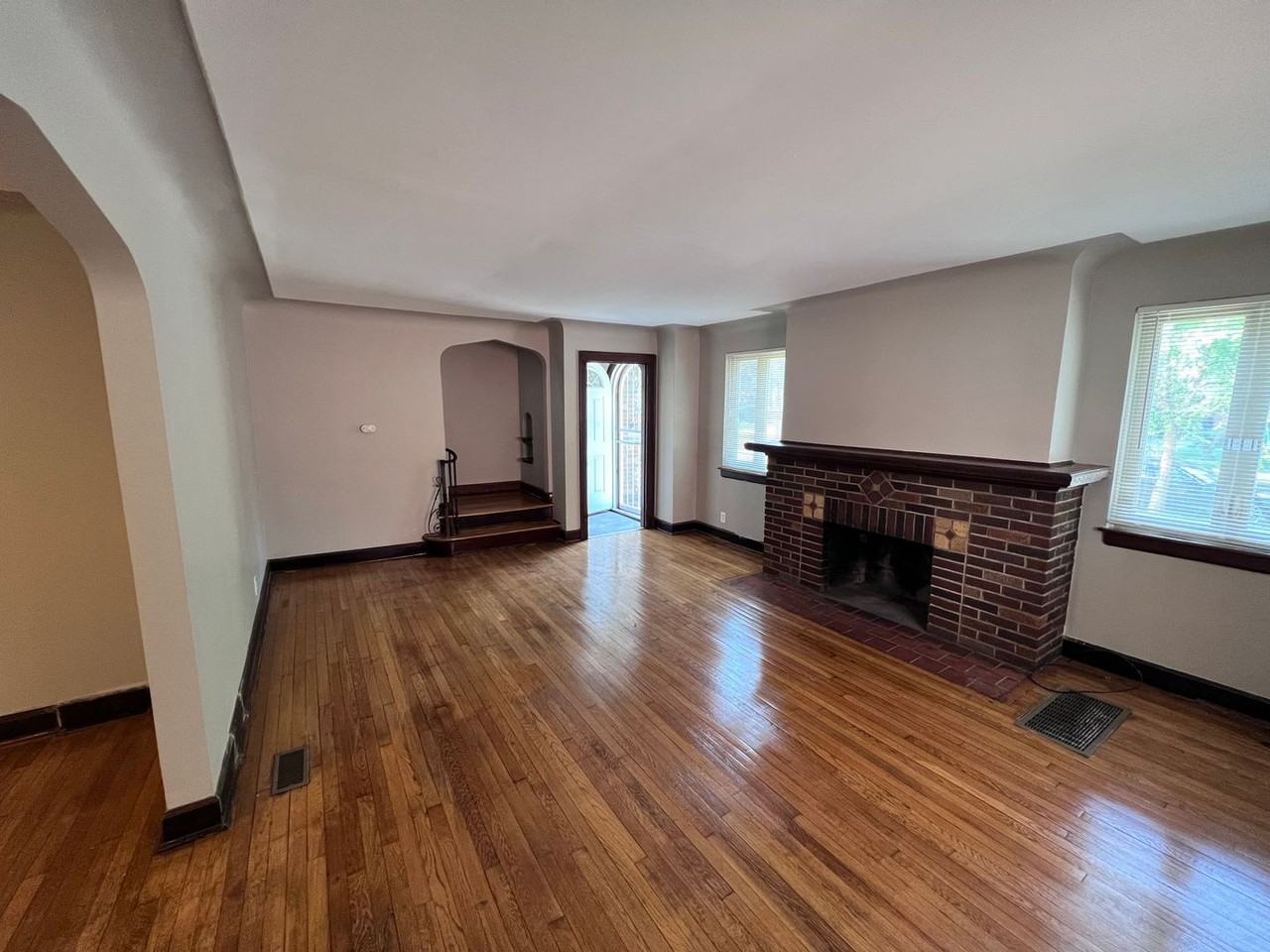 5566 Kensington Ave - Photo 3 of 18