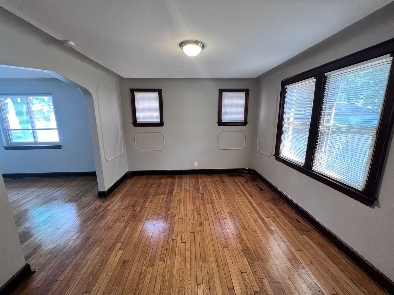 5566 Kensington Ave - Photo 4 of 18