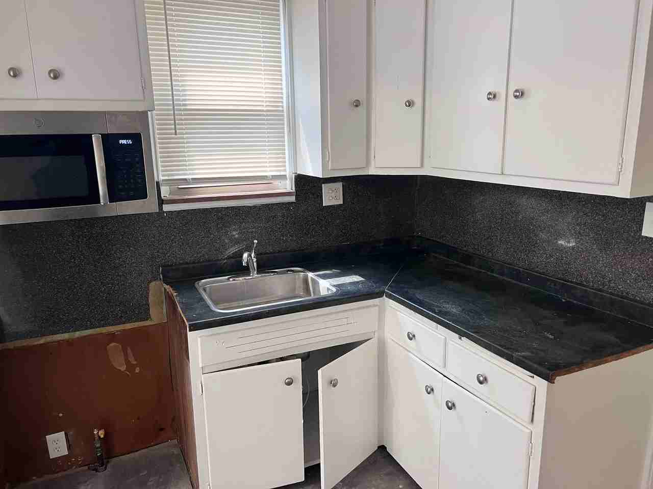 5566 Kensington Ave - Photo 6 of 18