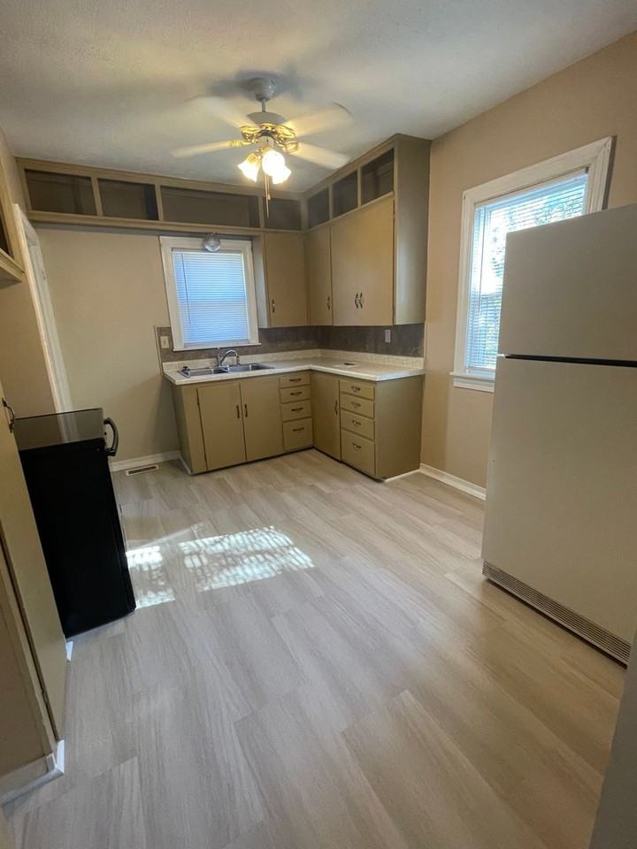 518 E 4th St - Photo 2 of 11