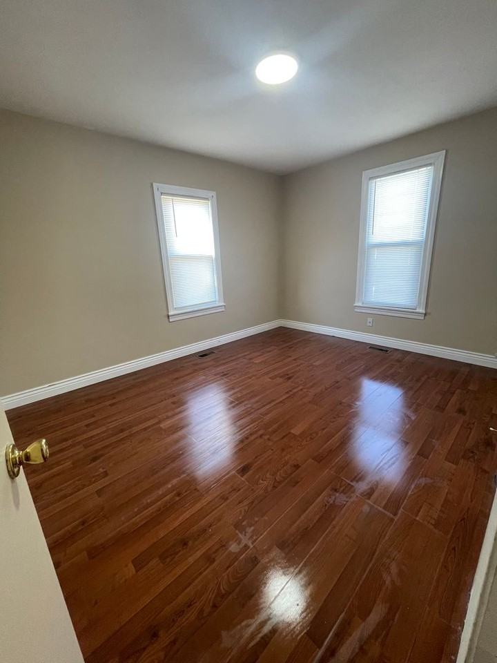 518 E 4th St - Photo 3 of 11