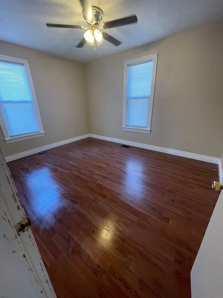 518 E 4th St - Photo 6 of 12