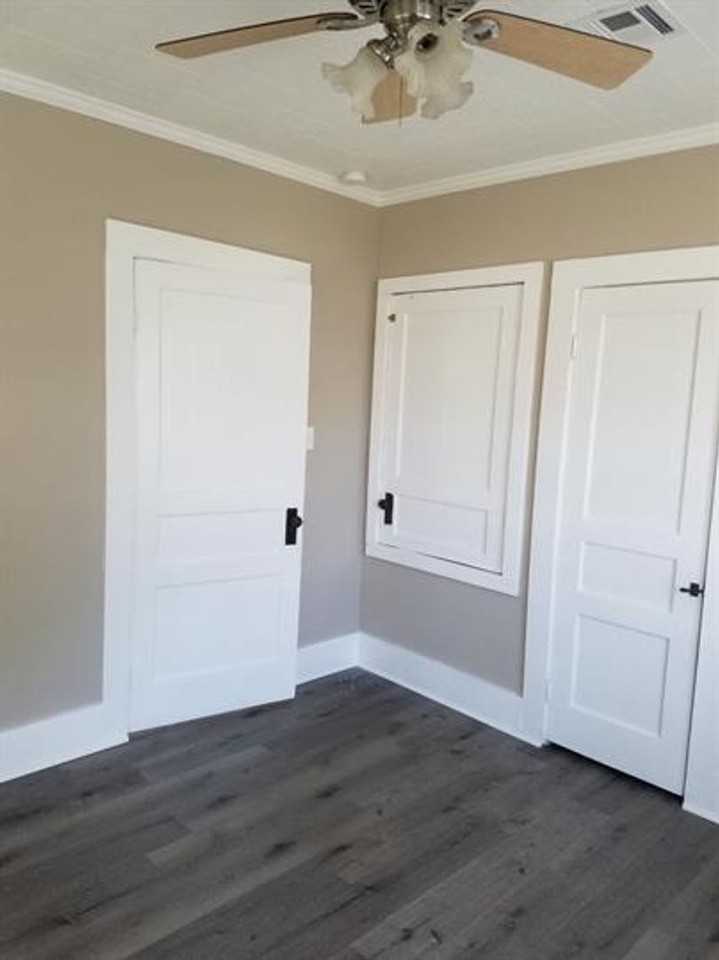 431 Columbus St - Photo 4 of 9