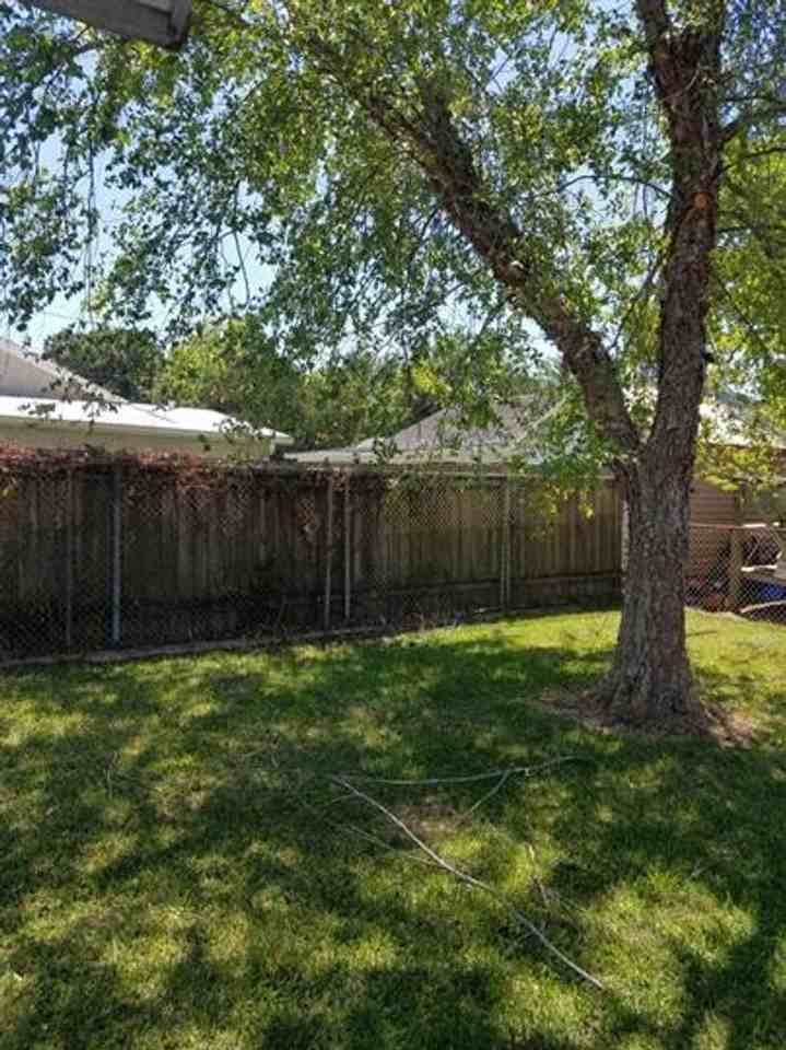 431 Columbus St - Photo 6 of 9