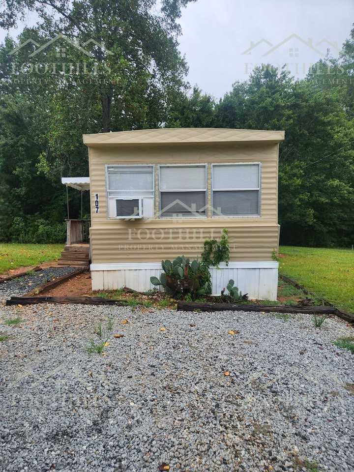 107 Mcfarlin Way - Photo 2 of 17